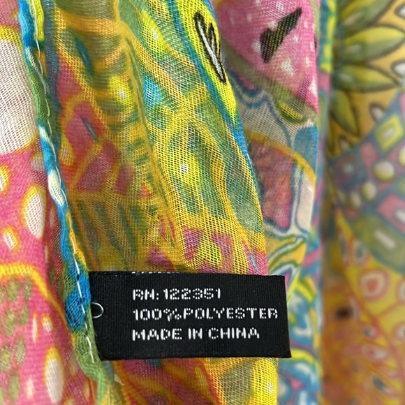 Women’s Beautiful Scarf or Wrap - Picture 5 of 6